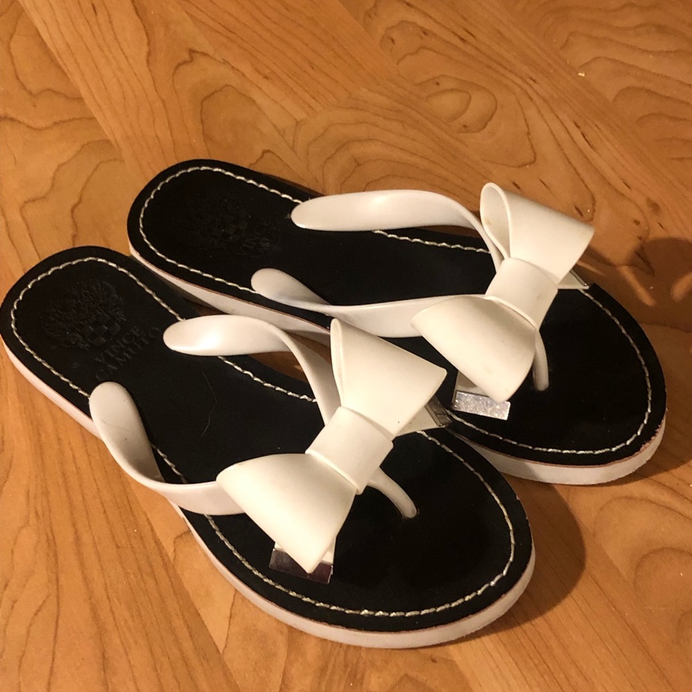 Vince camuto flip flops